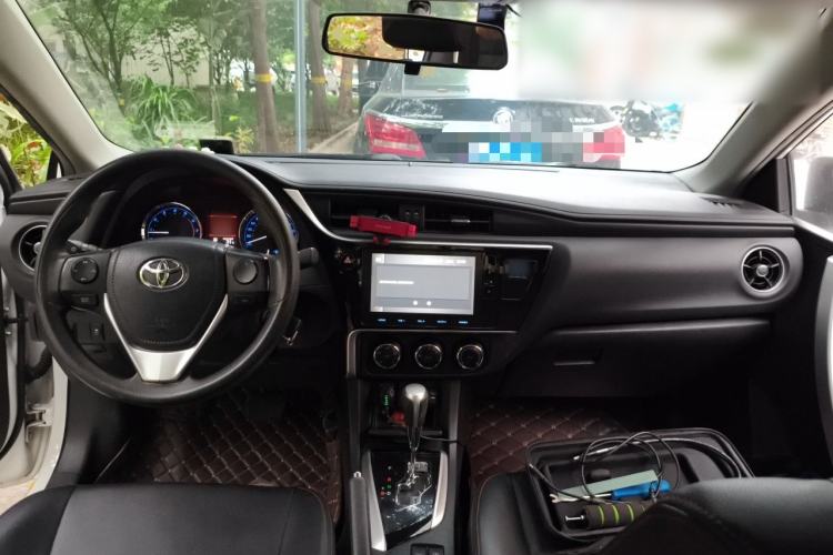 Used Toyota Corolla 2017 Revised Version 1.2T S-CVT GL-i Center Console