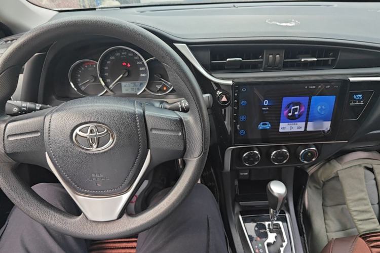 Used Toyota Corolla 2017 Revised Version 1.2T S-CVT GL Center Console