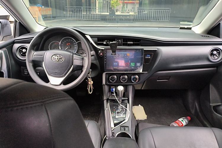 Used Toyota Corolla 2017 Revised Version 1.2T S-CVT GL-i Center Console