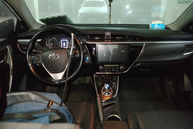 Used Toyota Corolla 2017 Revised Dual-Engine 1.8L E-CVT Leading Edition Center Console