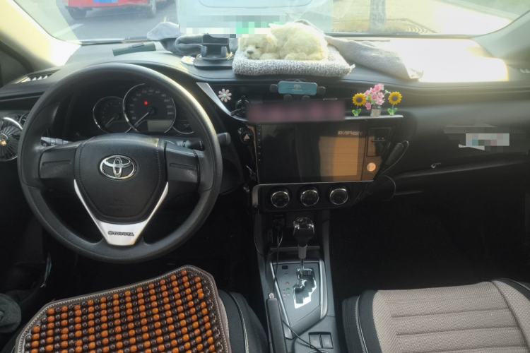 Used Toyota Corolla 2017 Revised Version 1.2T S-CVT GL Center Console