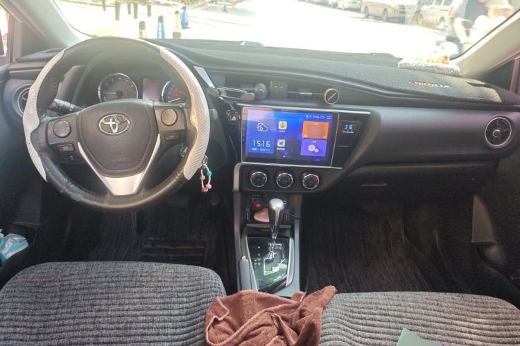 Used Toyota Corolla 2017 Revised Version 1.2T S-CVT GL-i Center Console