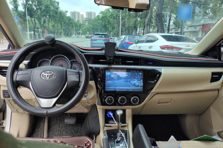 Used Toyota Corolla 2017 1.6L CVT GL Center Console