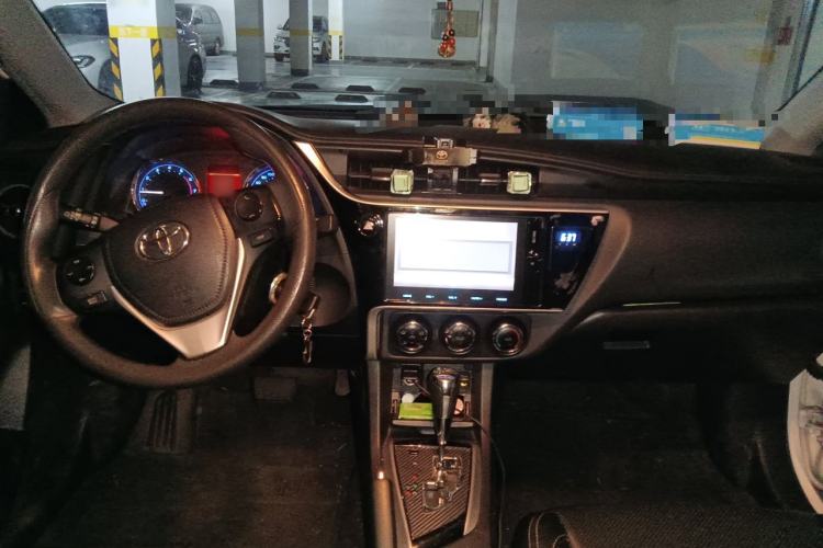 Used Toyota Corolla 2017 Revised Version 1.2T S-CVT GL-i Center Console