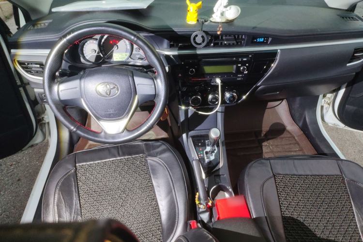 Used Toyota Corolla 2017 1.6L CVT GL Center Console