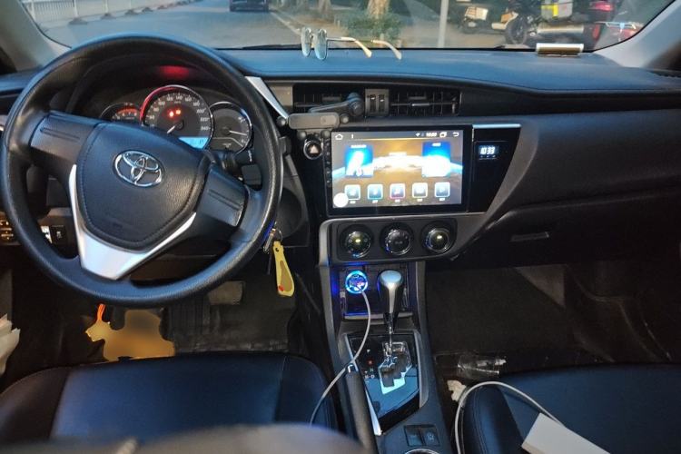Used Toyota Corolla 2017 Revised Version 1.2T S-CVT GL Center Console