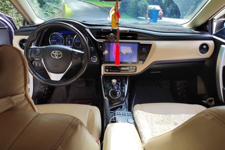 Used Toyota Corolla 2017 Revised Dual-Engine 1.8L E-CVT Elite Edition Center Console