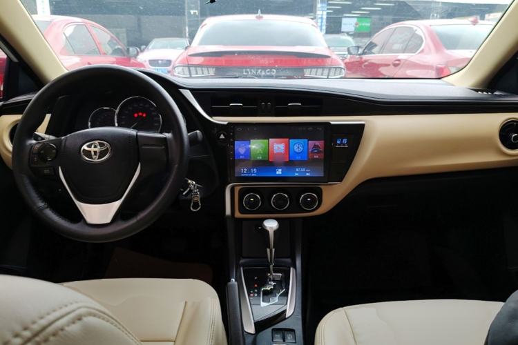 Used Toyota Corolla 2017 Revised Version 1.2T S-CVT GL Center Console