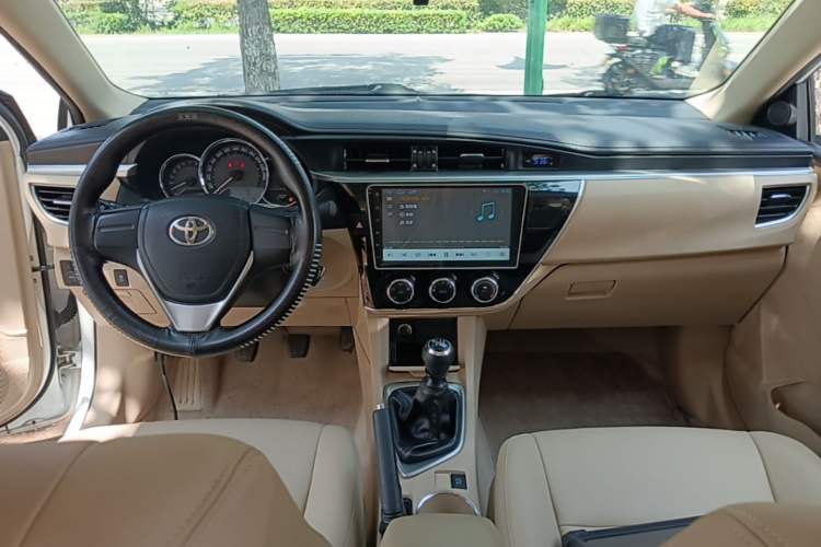 Used Toyota Corolla 2017 1.2T Manual GL Center Console