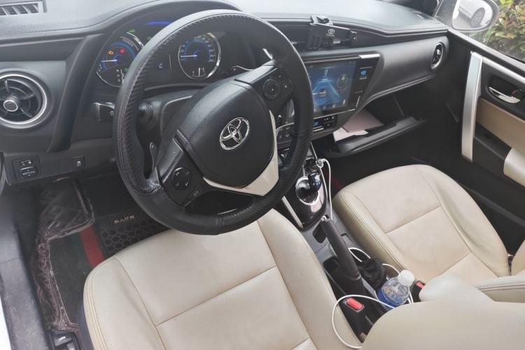 Used Toyota Corolla 2017 Revised Dual-Engine 1.8L E-CVT Leading Edition Center Console