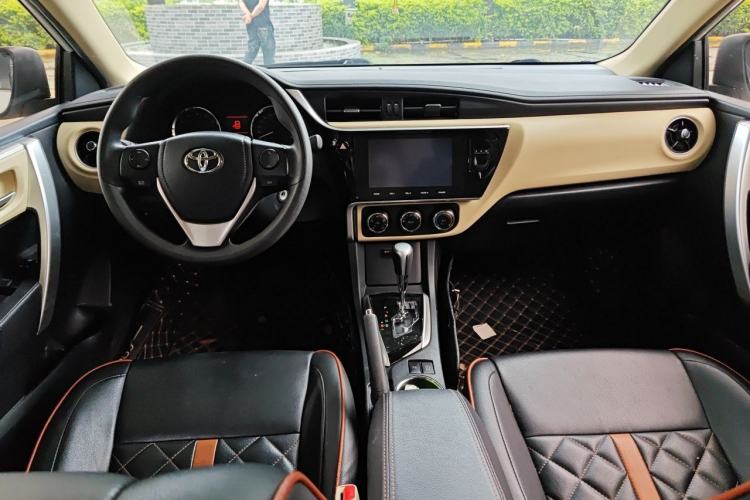 Used Toyota Corolla 2017 Revised Version 1.2T S-CVT GL-i Center Console