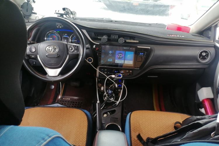 Used Toyota Corolla 2017 Revised Dual-Engine 1.8L E-CVT Leading Edition Center Console