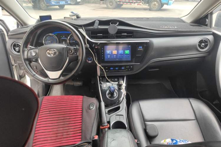 Used Toyota Corolla 2017 Revised Dual-Engine 1.8L E-CVT Leading Edition Center Console
