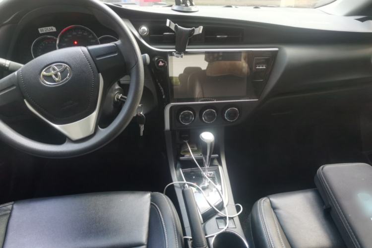 Used Toyota Corolla 2017 Revised Version 1.2T S-CVT GL Center Console