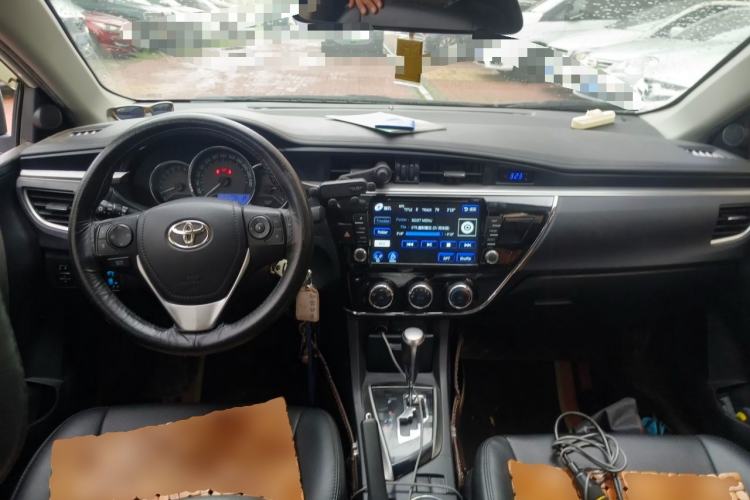 Used Toyota Corolla 2017 1.6L CVT GL Center Console