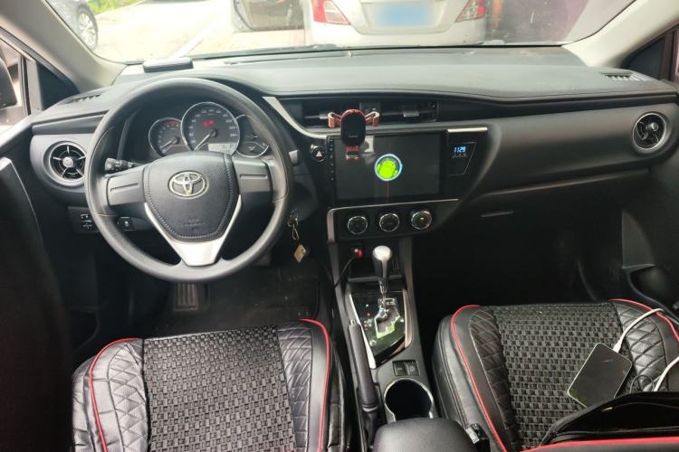 Used Toyota Corolla 2017 Revised Version 1.2T S-CVT GL Center Console