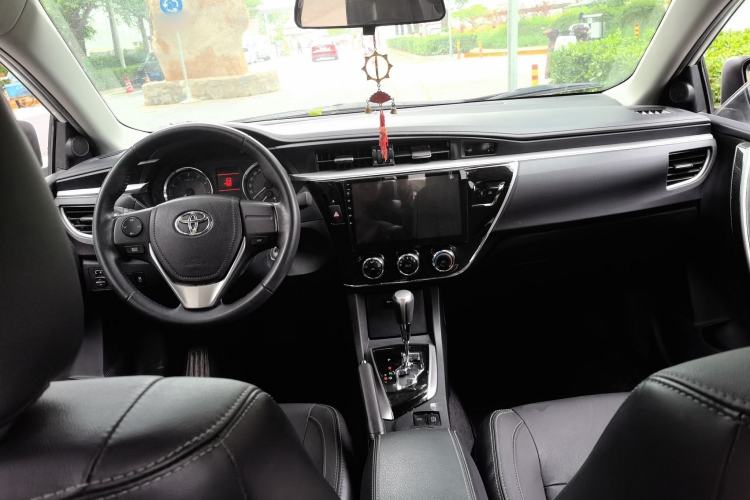 Used Toyota Corolla 2017 1.2T CVT GL-i Leather Edition Center Console