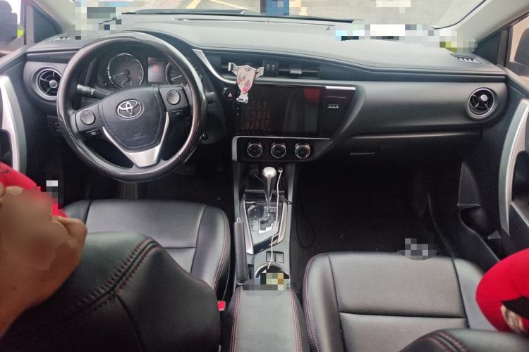 Used Toyota Corolla 2017 Revised Version 1.2T S-CVT GL-i Center Console