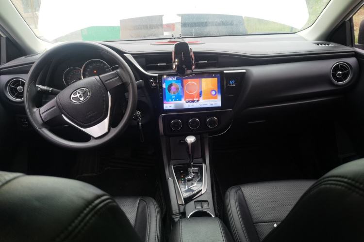 Used Toyota Corolla 2017 Revised Version 1.2T S-CVT GL Center Console