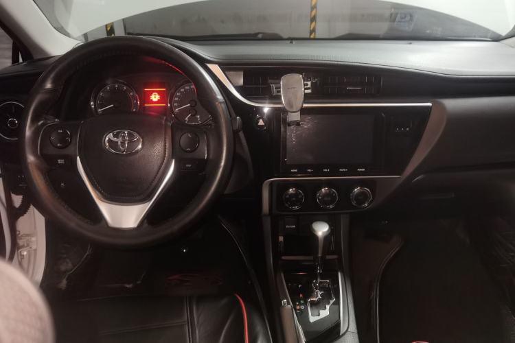 Used Toyota Corolla 2017 Revised Version 1.2T S-CVT GL-i Center Console