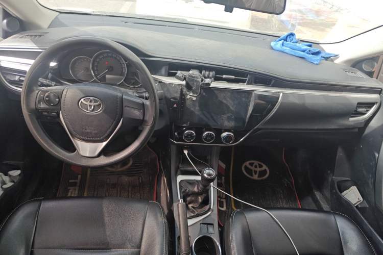 Used Toyota Corolla 2017 1.2T Manual GL Center Console