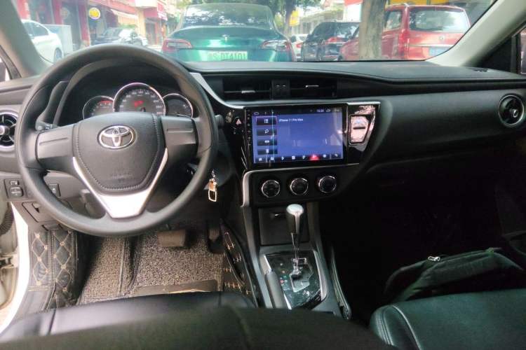 Used Toyota Corolla 2017 Revised Version 1.2T S-CVT GL Center Console