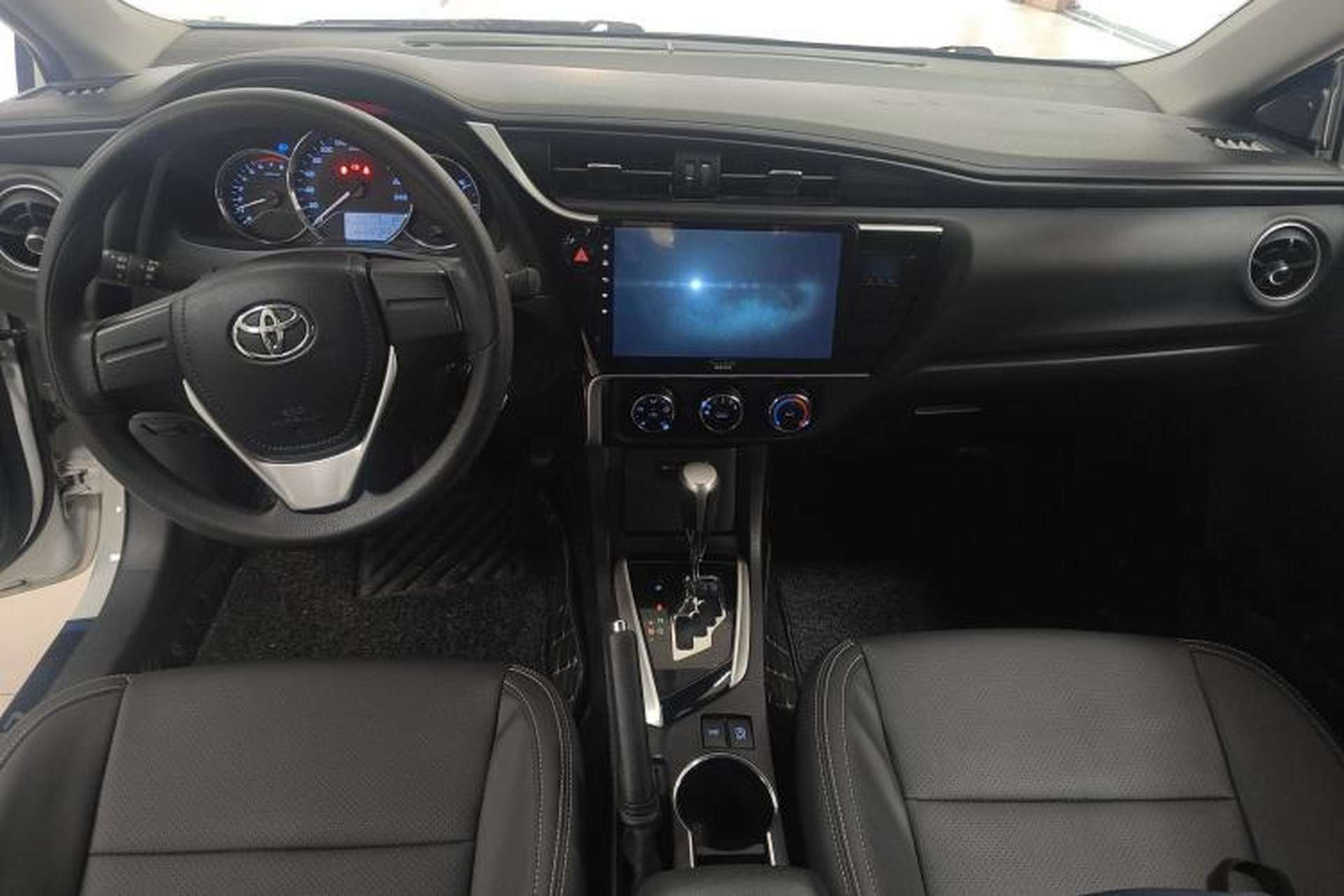 Used Toyota Corolla 2017 Revised Version 1.2T S-CVT GL Center Console