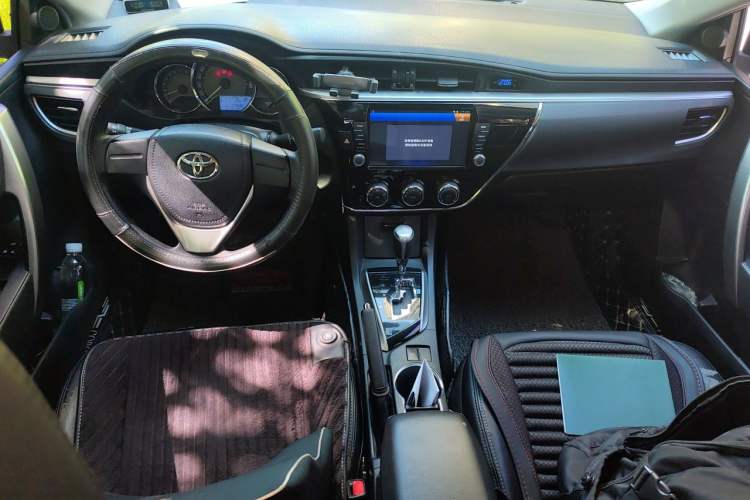 Used Toyota Corolla 2017 1.6L CVT GL Center Console