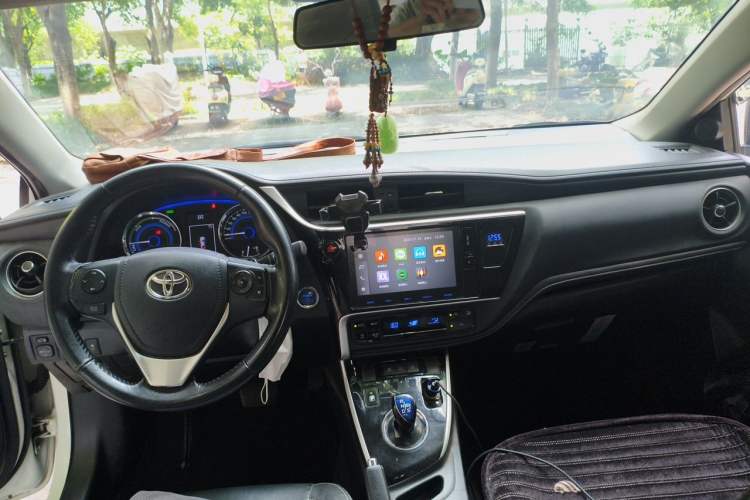 Used Toyota Corolla 2017 Revised Dual-Engine 1.8L E-CVT Elite Edition Center Console
