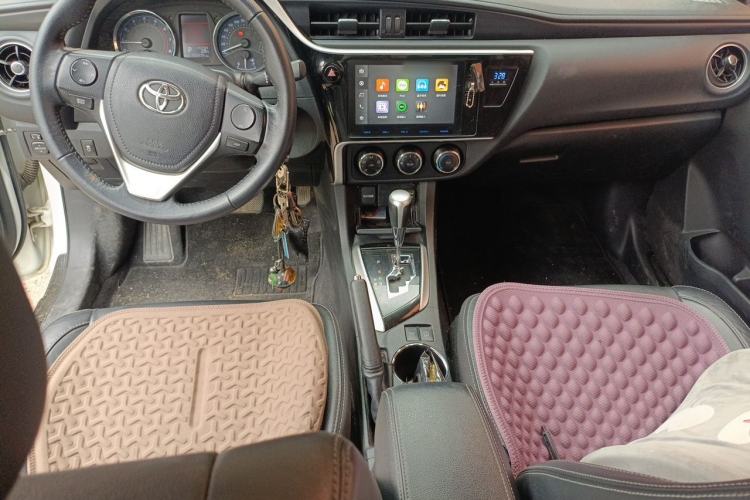 Used Toyota Corolla 2017 Revised Version 1.2T S-CVT GL-i Leather Edition Center Console