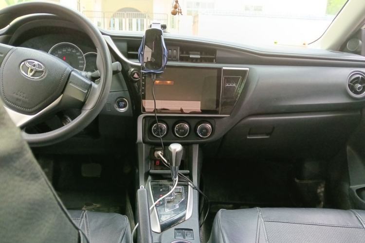 Used Toyota Corolla 2017 1.2T CVT GL Center Console