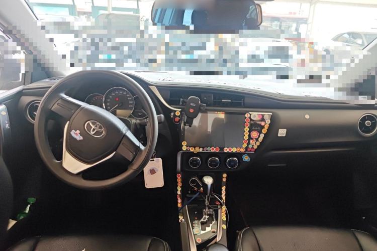 Used Toyota Corolla 2017 Revised Version 1.2T S-CVT GL Center Console