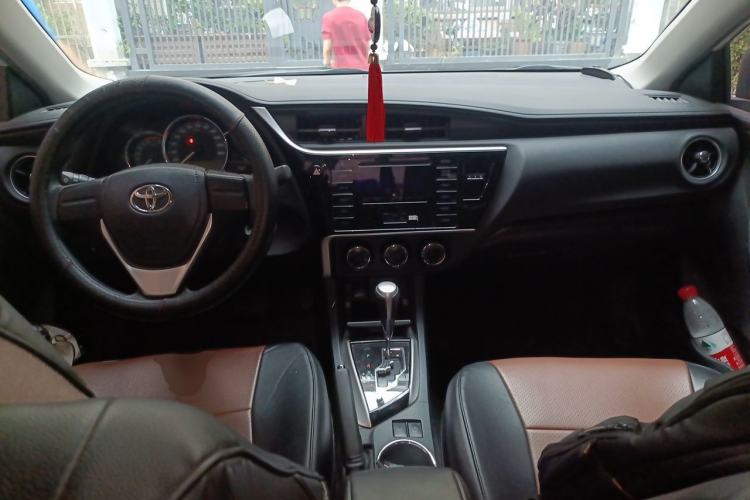Used Toyota Corolla 2017 Revised Version 1.2T S-CVT GL Center Console