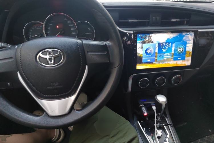 Used Toyota Corolla 2017 Revised Version 1.2T S-CVT GL Center Console