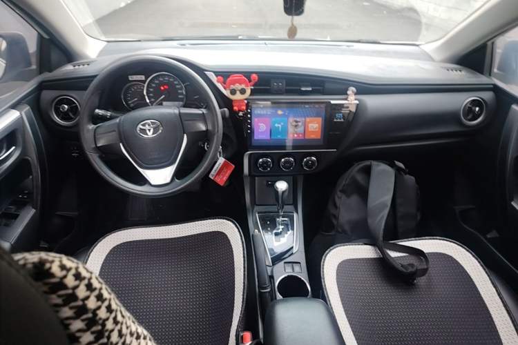 Used Toyota Corolla 2017 Revised Version 1.2T S-CVT GL Center Console