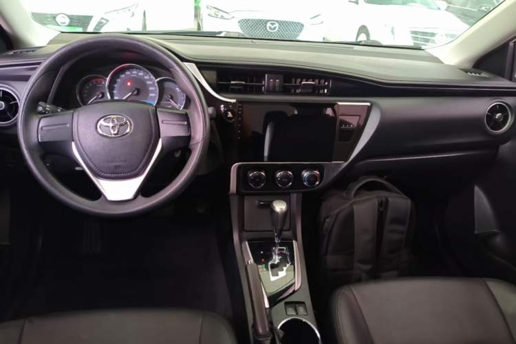 Used Toyota Corolla 2017 Revised Version 1.2T S-CVT GL Center Console