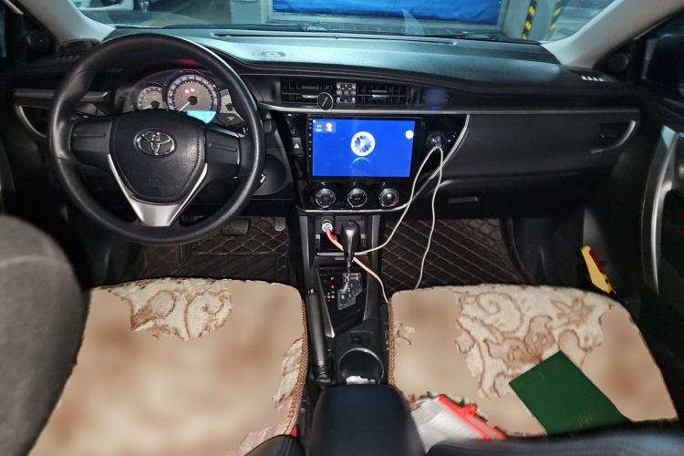 Used Toyota Corolla 2017 1.6L CVT GL Center Console
