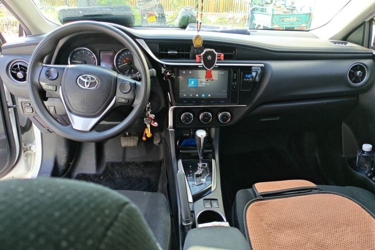 Used Toyota Corolla 2017 Revised Version 1.2T S-CVT GL-i Center Console