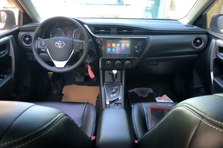 Used Toyota Corolla 2017 Revised Version 1.2T S-CVT GL-i Center Console