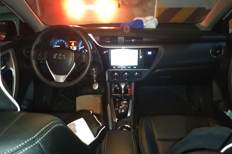 Used Toyota Corolla 2017 Revised Version 1.2T S-CVT GL-i Center Console