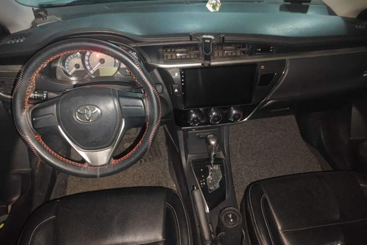 Used Toyota Corolla 2017 1.6L CVT GL Center Console