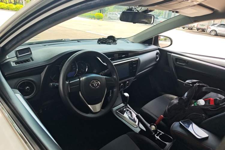 Used Toyota Corolla 2017 Revised Version 1.2T S-CVT GL Center Console