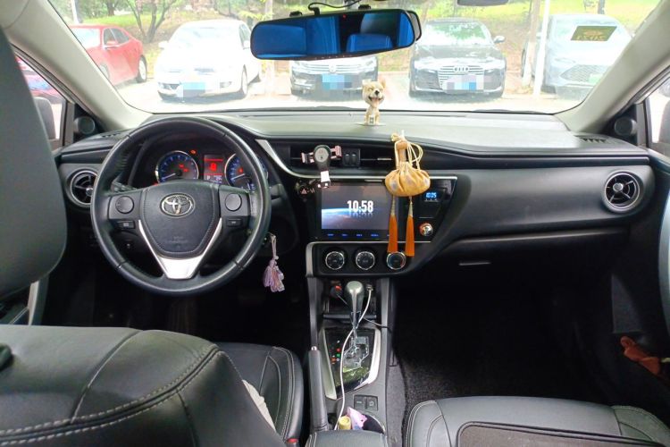 Used Toyota Corolla 2017 Revised Version 1.2T S-CVT GL-i Leather Edition Center Console