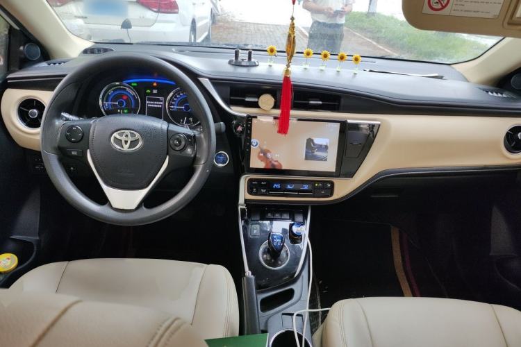 Used Toyota Corolla 2017 Revised Dual-Motor 1.8L E-CVT Pioneer Edition Center Console