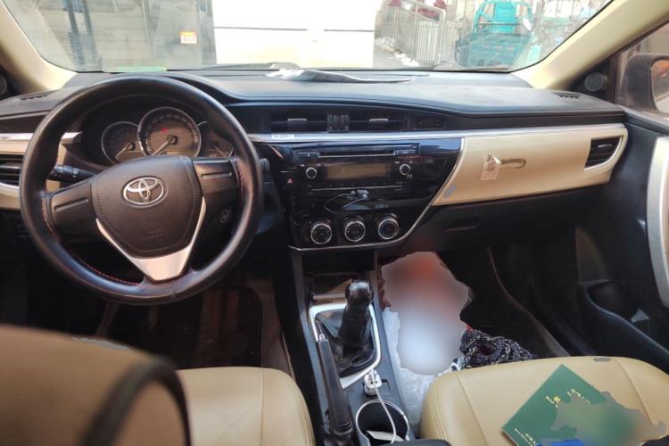 Used Toyota Corolla 2017 Revised Version 1.6L Manual GL Center Console