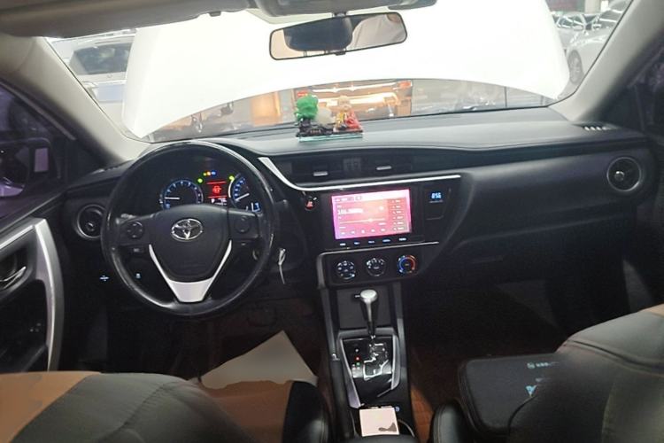 Used Toyota Corolla 2017 Revised Version 1.2T S-CVT GL-i Center Console