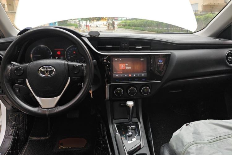 Used Toyota Corolla 2017 Revised Version 1.2T S-CVT GL-i Center Console