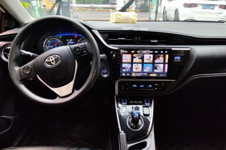 Used Toyota Corolla 2017 Revised Dual-Engine 1.8L E-CVT Leading Edition Center Console