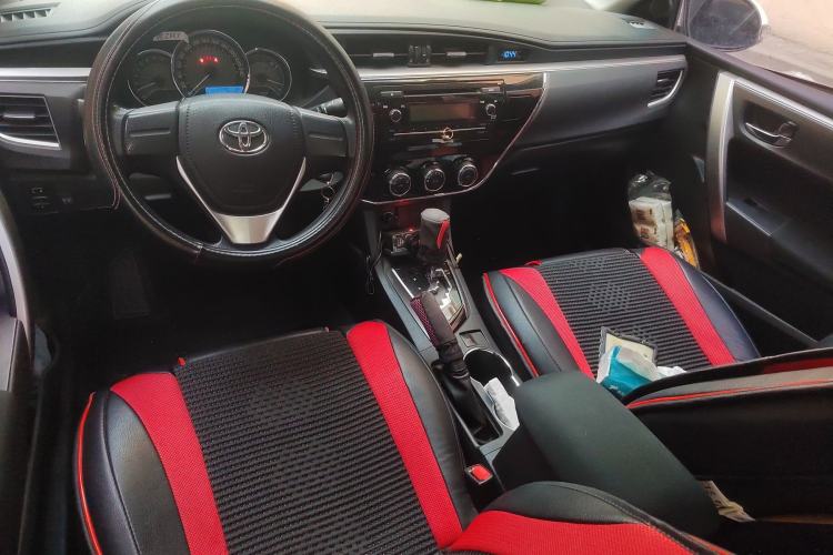 Used Toyota Corolla 2017 1.6L CVT GL Center Console
