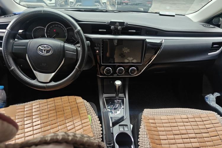 Used Toyota Corolla 2017 1.2T CVT GL Center Console